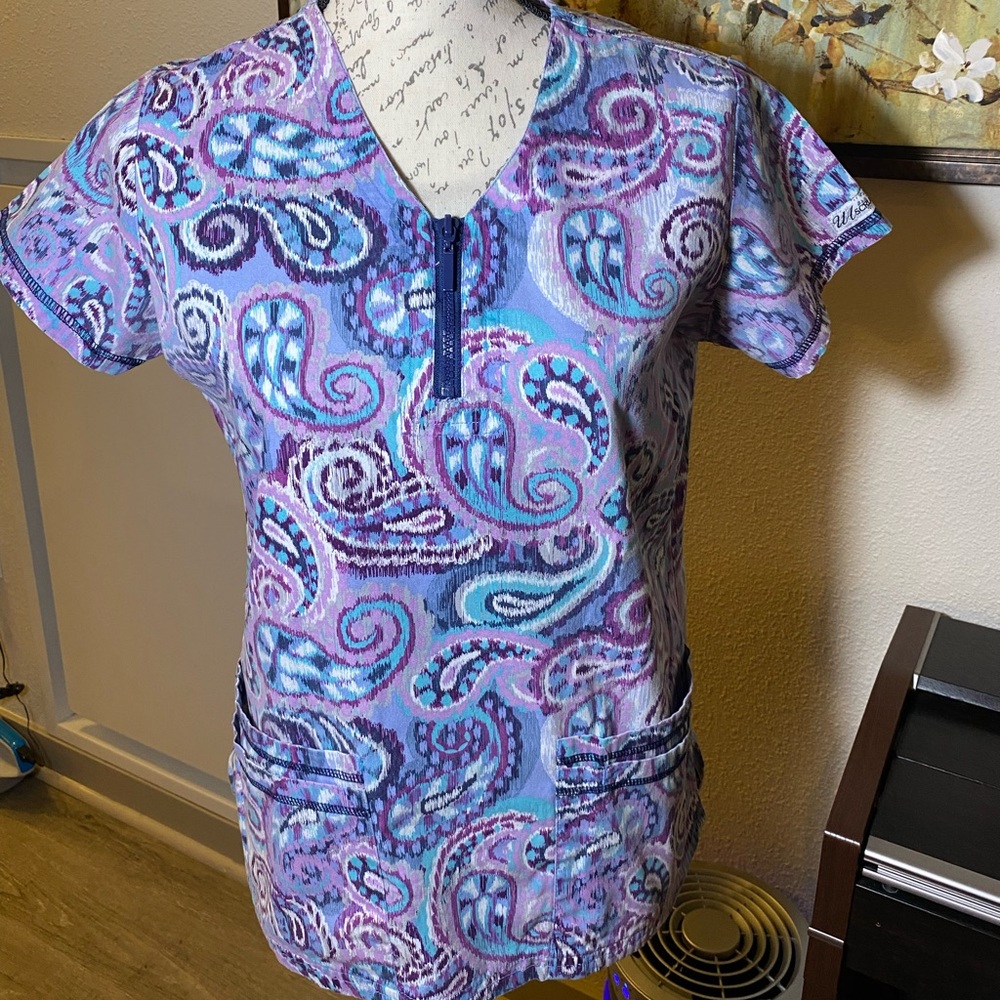 Used women’s scrub top. Very comfortable. Size small.